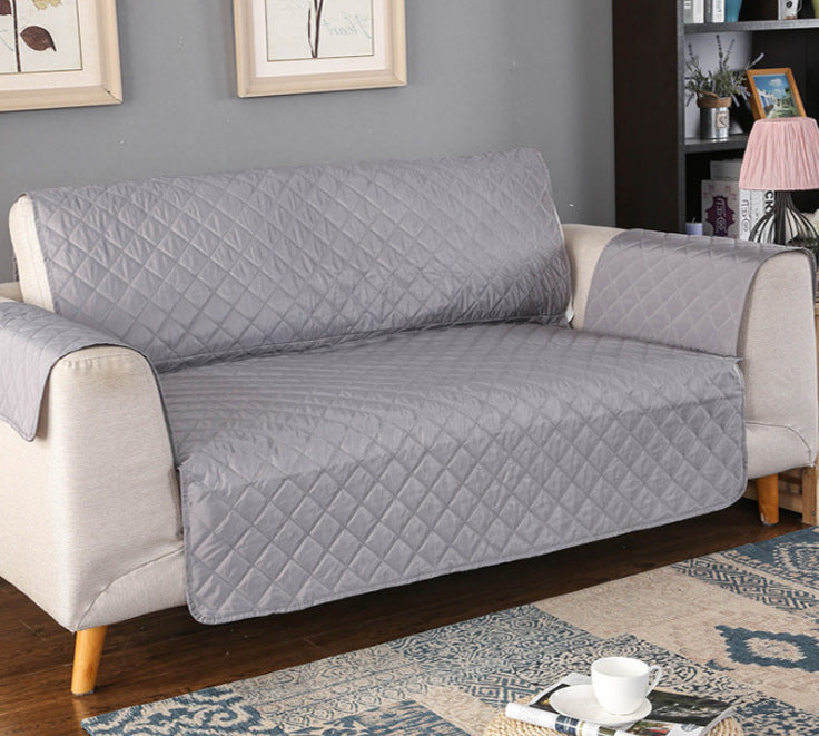 Our sofa cover is the perfect solution to preserve the beauty and comfort of your sofa. Made from durable materials and designed with comfort in mind, this furniture protector is an indispensable addition to your home.