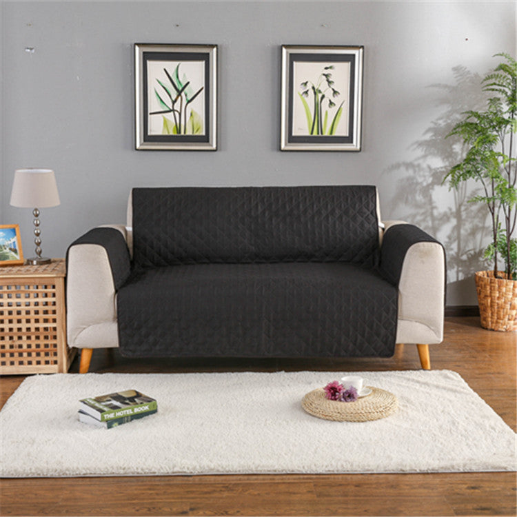 Our sofa cover is the perfect solution to preserve the beauty and comfort of your sofa. Made from durable materials and designed with comfort in mind, this furniture protector is an indispensable addition to your home.