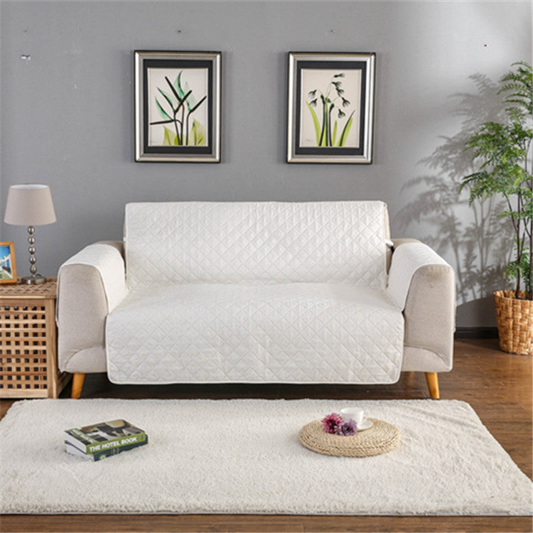 Our sofa cover is the perfect solution to preserve the beauty and comfort of your sofa. Made from durable materials and designed with comfort in mind, this furniture protector is an indispensable addition to your home.