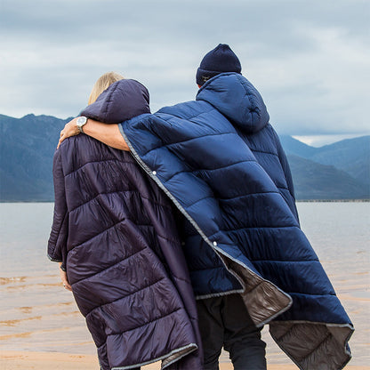 Experience ultimate comfort during your outdoor adventure with our Outdoor Warm Camping Poncho in Cotton and Nylon. This sleeping bag is created to give you a safe and comfortable night, whether you are on the camping trip or just relaxing on the balcony.