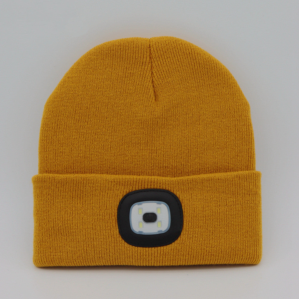 Knitted Wool Beanie with Built-in LED Light – For Warmth and Safety in the Dark!