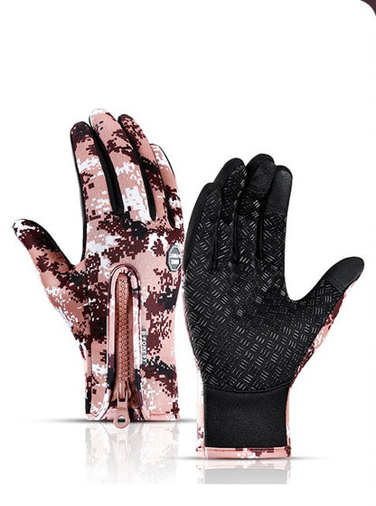 Our waterproof winter gloves are more than just protection against the cold - they are a statement of style and comfort. With a unique design and made from high quality Polarfleece material, these gloves are the perfect addition to your winter wardrobe. 