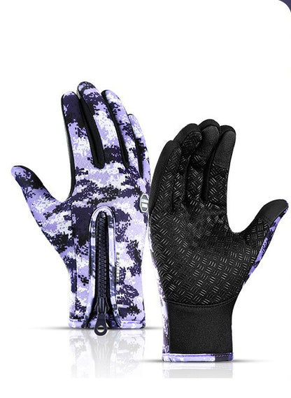 Our waterproof winter gloves are more than just protection against the cold - they are a statement of style and comfort. With a unique design and made from high quality Polarfleece material, these gloves are the perfect addition to your winter wardrobe. 